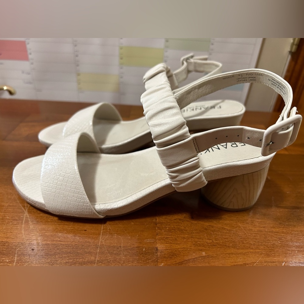 Frankie4 Beige / cream Sandals